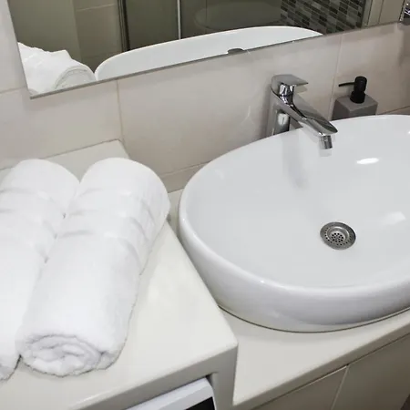 Entire Unit Lima *free Parking Space Apartment *